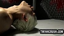 video 角質の手錠をかけられたイケメンが肛門で激しく犯される sex
