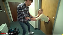 video крошку из хостела зажарили в трио перед катанием на лыжах sex