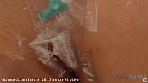 video 18летняя таша мастурбирует с усами и бреет киску в душе sex