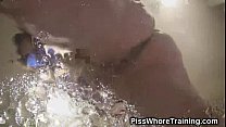 video カメラレンズのかわいい十代の小便 sex