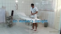 video 厄介でセクシーな医者は彼女のおまんこを取得します sex