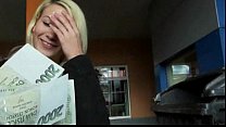 video チェコの女イエナは現金と引き換えに駐車場でドキドキしました sex