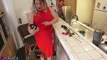 video 義母は夫のペニスを吸う秘書の記念日のために写真を撮るので彼女は彼女の義理の息子とセックスします sex