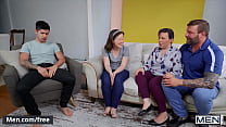 video colby jansen видит как возбужденный ty mitchell решает дать ему свой большой член чтобы он пососал мужчины sex