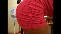 video молодая девушка танцует без трусиков показывая все sex