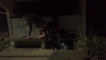 video счастливый бездомный играет с горячим бандао озорной sex