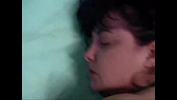 video 成熟したポルノビデオで母親がお尻に犯される sex