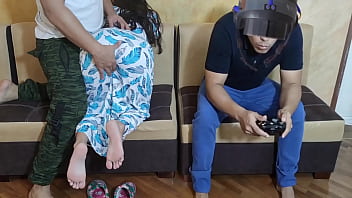 video я надеюсь что мой парень начнет играть в игры виртуальной реальности чтобы обмануть его со своим лучшим другом у sex