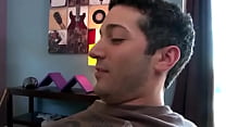 video горячий гей сосет хуй в тройничке sex