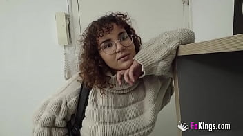 video лили хочет знать может ли ее узкая киска поместиться на 2 члена спойлер они подходят sex