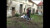 video チェコの農場の手 sex
