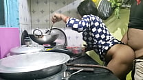 video у горничной которая приехала из деревни не было листьев поэтому владелец воспользовался этим и трахнул горничную sex