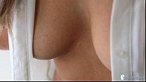 video 私はブラジャーを着ていません sex
