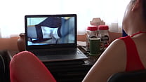 video зрелая мама мастурбирует смотря порно пока пасынок снимает ее и дрочит sex