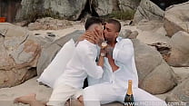 video giving a crush on the beach at the end of the year sex