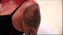video извращенная рыжая с пирсингом трахает пальцами тощую пизду sex
