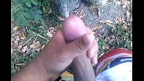 video 茂みの中で1つを打つ若い男riberãope sex