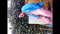 video 再び庭で自転車に座ってカミング sex