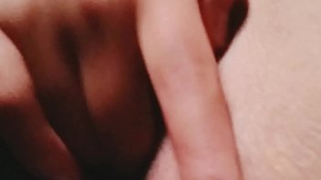 video наслаждайся моей мамой застукали за мастурбацией с бутылкой sex