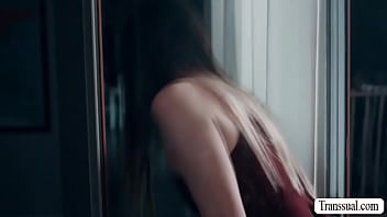 video шлюшка tbabe позволяет сводному брату без презерватива ее задницу sex