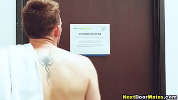 video мальчикигеи из колледжа трахаются в ванной комнате в общежитии sex