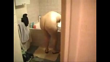 video 巨乳のお母さんをバスルームで全裸でスパイ sex