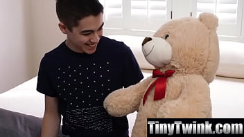 video big dick daddy doctor gives tiny twink a thick creampie tinytwink sex