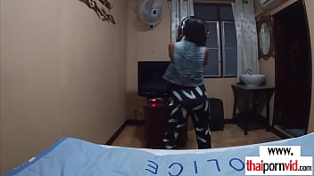 video азиатская тинка черри с маленькими сиськами наслаждается большим европейским членом в любительском видео sex
