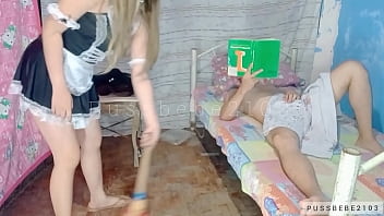 video горячую служницу пинэ трахнул собственный босс после уборки в комнате sex