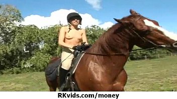 video 公共の場で裸の絶望的なティーンと家賃を支払うために性交13 sex