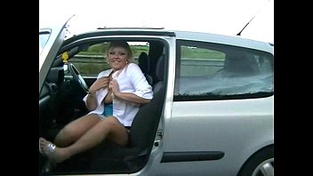 video 公共の場で点滅する巨乳のアマチュアジョーディ sex