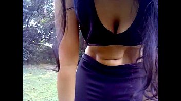 video セクシーなデジインドの女の子のエクササイズおっぱいショー sex