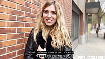 video очаровательная блондинка соблазняется на улице деньгами на секс sex