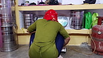 video подругу анально трахнули на кухне пока она занята готовкой sex