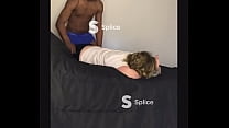 video белая сучка играла так как будто устала разбудила ее до длинного члена и она все проглотила sex