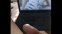 video моя девушка видит как я смотрю порно и мастурбирует sex