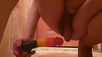 video саша земля трахает свою попку сексигрушками в ванной sex