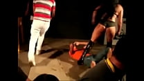 video ブラジルのひよこはdudewmvを持ち上げます sex