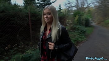 video public agent красивая грудастая блондинка раздевается в лесу перед трахом sex