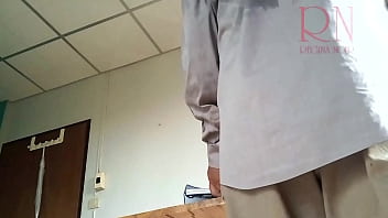 video 사무실 지배 보스는 그녀가 전화를 받는 동안 비서를 성교시킵니다 사무실에서 입으로 전체 비디오 캠 장면 바보 비서는 구매자와 계약을 체결합니다 매니저는 그녀를 입과 음부에서 성교시킵니다 sex