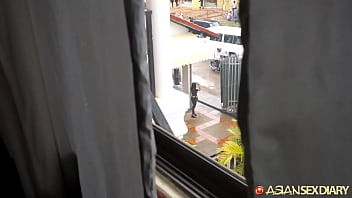 video азиатская милфа попавшая под дождь заходит в гостиничный номер незнакомца и принимает его сперму внутрь себя в sex