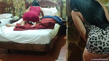 video мой муж и няня занимаются сексом они думают что меня нет дома часть 1 поймали вуайерист лузнейрамиш леандрозиммер sex
