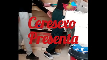 video кончил на лицо моей двоюродной сестре на кухне она не хотела уходить пока не прикоснулась к моему пенису стоя sex