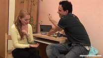 video 十代のジェシカはコックに乗って精液を飲む sex