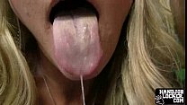 video блондинка мамочка мастурбирует sex