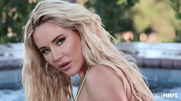 video за кулисами с милфой cherry месяца savannah bond когда она играет с большими сиськами sex