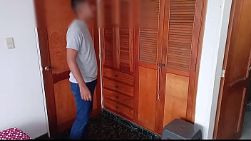 video я пытаюсь помочь своей милой 18летней девушке но в итоге стягиваю с нее нижнее белье и трахаю ее богатую все еще sex