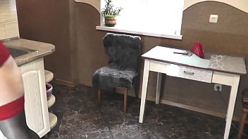video милф сексуальная фрина без трусиков в кухне ест банан и сливки мастурбирует мокрую письку кончила и получила sex