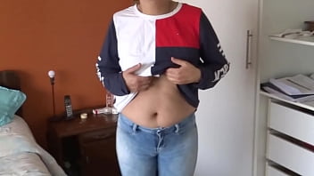 video 私が自慰行為をしている間継子が私を見つめているのを受け入れましたそして彼は私の毛むくじゃらオマンコで絶頂します sex