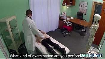 video 偽の病院でのハードコアセックス sex